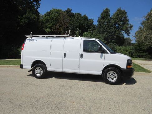 Used 2019 Chevrolet Express 2500 w/ Driver Convenience Package RWD image 6