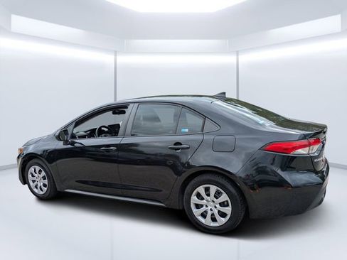 Used 2022 Toyota Corolla LE FWD image 6