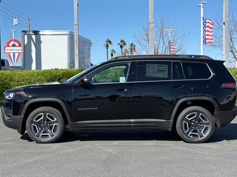 New 2026 Jeep Cherokee Laredo image 7