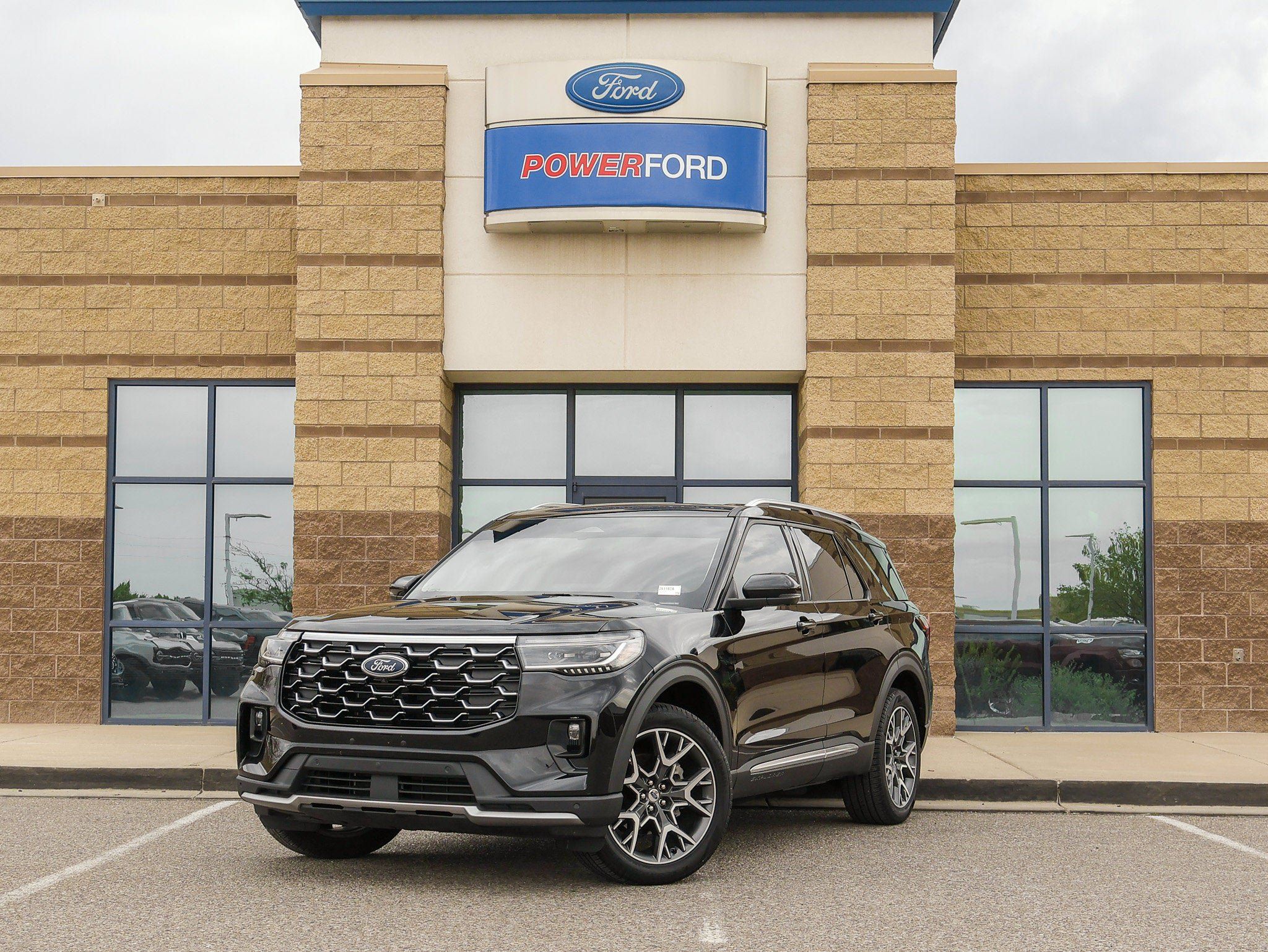 Certified 2025 Ford Explorer Platinum w/ Ultimate Package AWD/4WD image 2