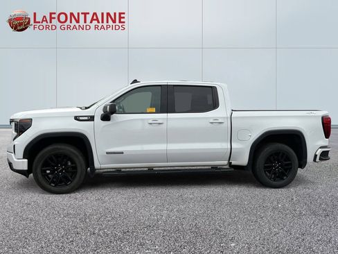 Used 2022 GMC Sierra 1500 Elevation w/ Elevation Premium Package AWD/4WD image 4