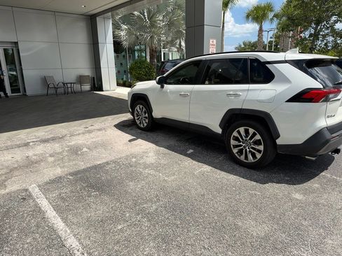 Used 2019 Toyota RAV4 Limited w/ Advanced Technology Package FWD image 4