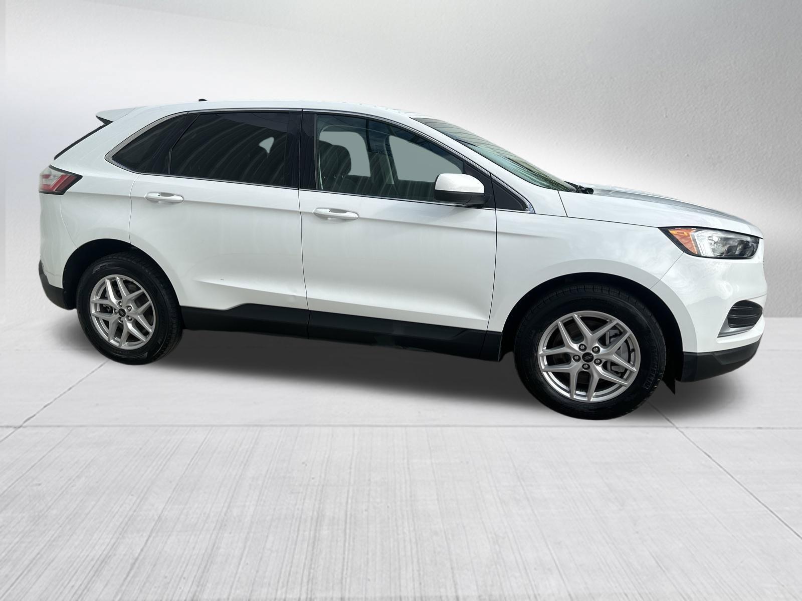 Used 2024 Ford Edge SEL AWD/4WD image 4