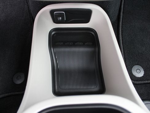 Used 2024 Chrysler Pacifica Select image 38