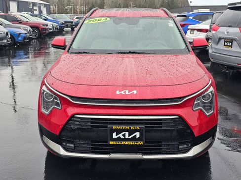 Used 2024 Kia Niro EX Touring image 2