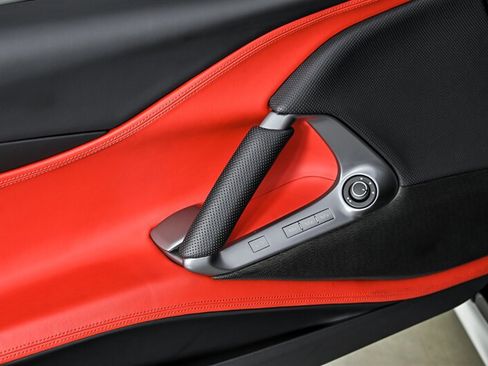Used 2018 Ferrari 812 Superfast RWD image 14
