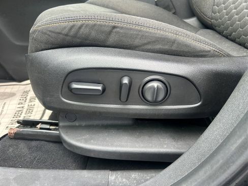 Used 2019 Chevrolet Equinox LT image 16