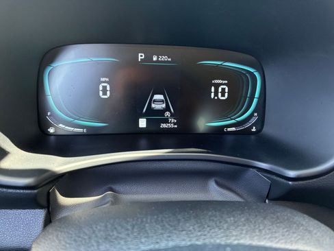 Used 2025 Kia Soul LX w/ LX Technology Package FWD image 38