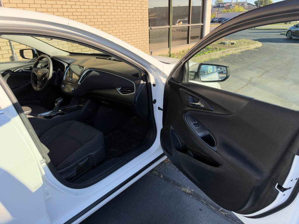 Used 2021 Chevrolet Malibu LT FWD image 19