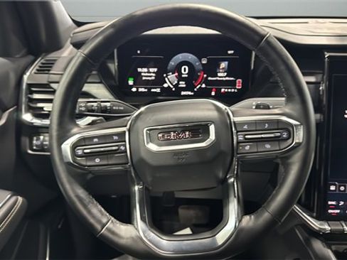 Used 2025 GMC Acadia Elevation image 10