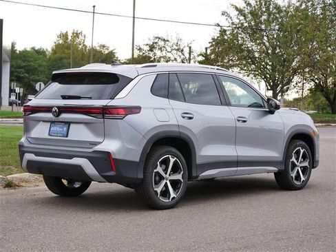 New 2025 Volkswagen Tiguan SE image 2