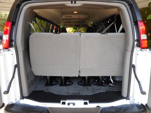 Used 2016 Chevrolet Express 3500 LT w/ LT Preferred Equipment Group image 15