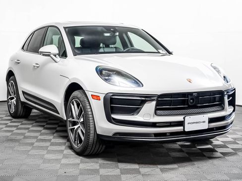 Certified 2026 Porsche Macan AWD/4WD image 8