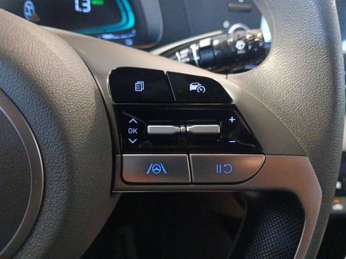 Used 2025 Hyundai Elantra Hybrid FWD image 21