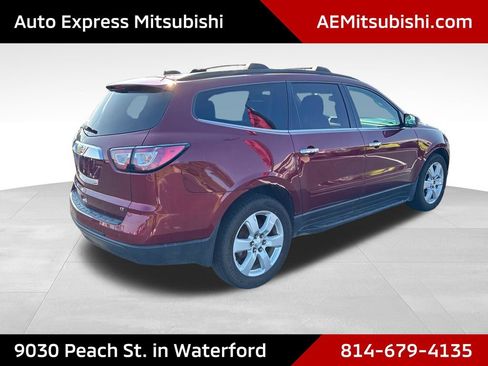 Used 2017 Chevrolet Traverse LT w/ Style and Technology Package AWD/4WD image 4