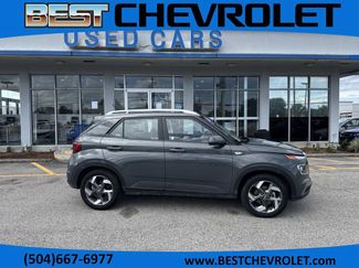 Used 2025 Hyundai Venue SEL FWD video 1