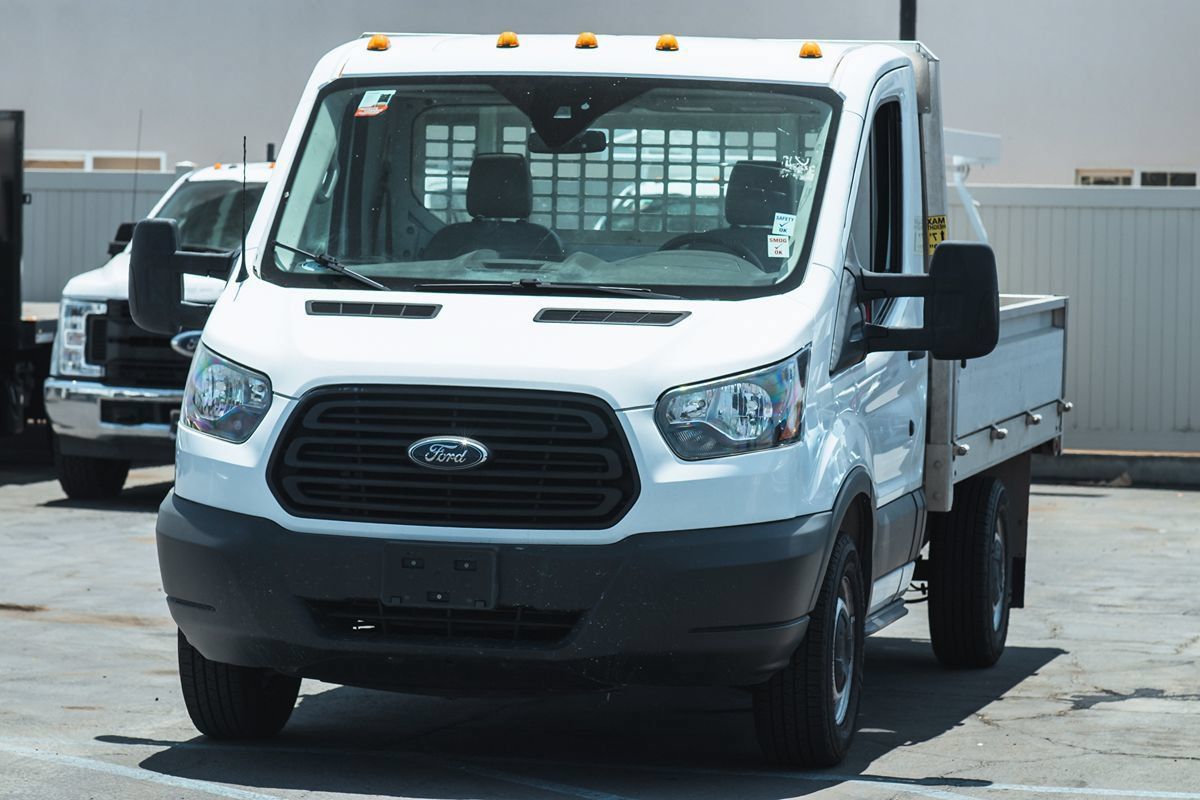 Used 2018 Ford Transit 250 138 RWD image 2