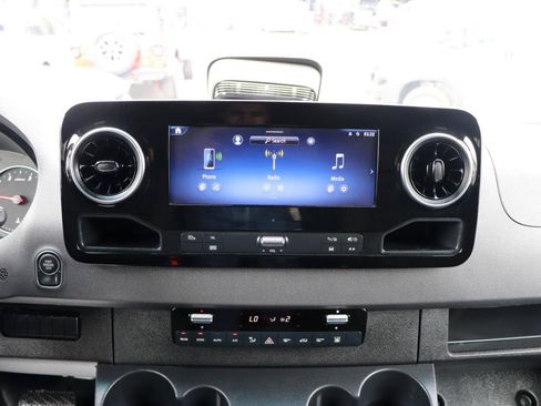 Used 2025 Mercedes-Benz Sprinter 2500 image 24