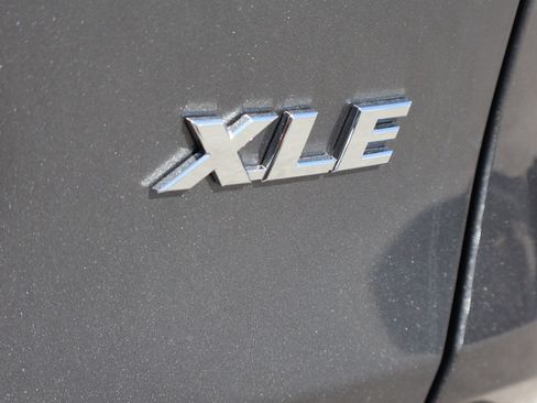 Used 2020 Toyota RAV4 XLE Premium image 10