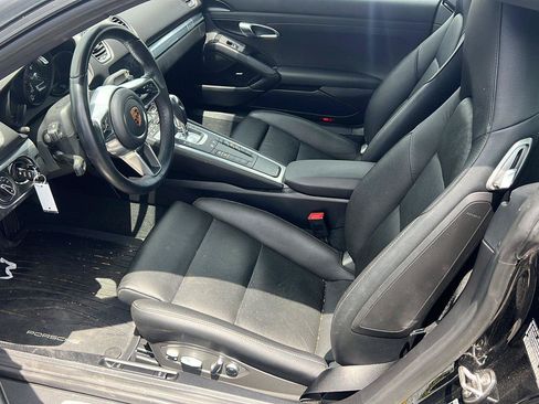Used 2019 Porsche 718 Cayman RWD image 9
