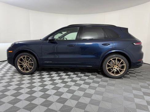 Certified 2026 Porsche Cayenne AWD/4WD image 2