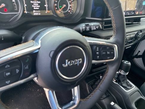 Used 2025 Jeep Wrangler Unlimited Sahara AWD/4WD image 24