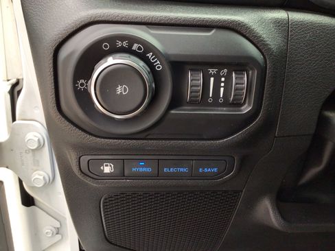 Used 2022 Jeep Wrangler Unlimited Sahara w/ Cold Weather Group AWD/4WD image 27