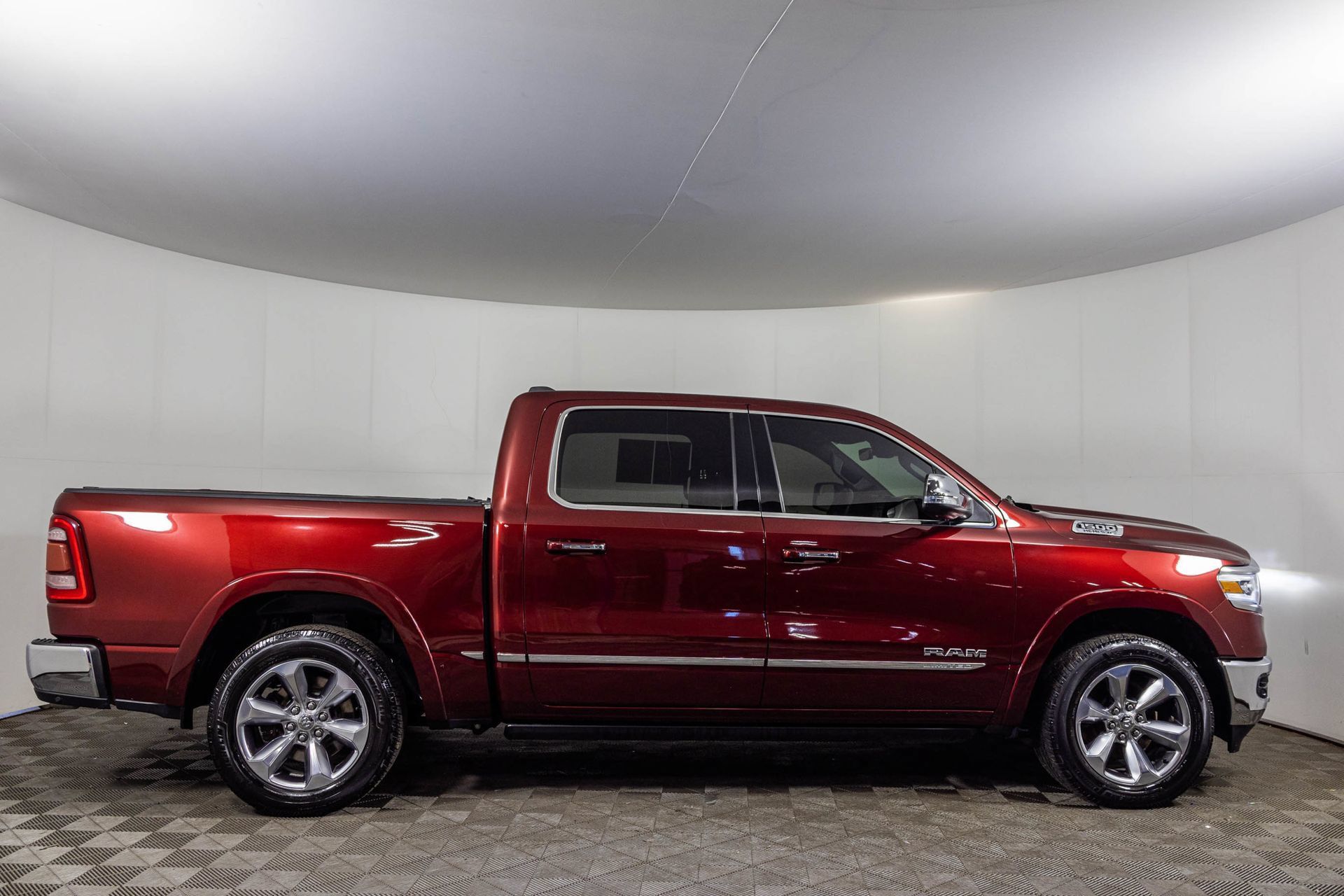 Used 2019 RAM 1500 Limited w/ Advanced Safety Group AWD/4WD image 18