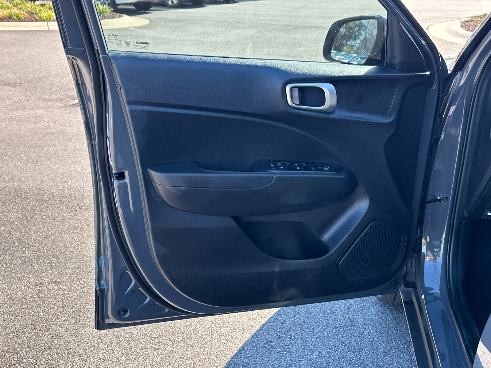 Used 2025 Hyundai Venue SE FWD image 12