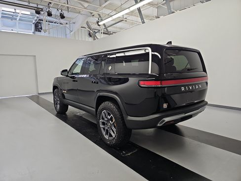 Used 2023 Rivian R1S Adventure AWD/4WD image 3
