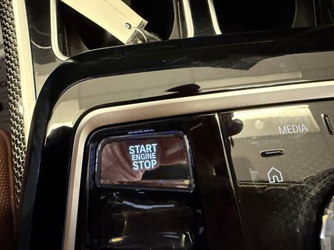 Used 2023 BMW 760i xDrive image 30