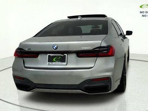 Used 2022 BMW 750i xDrive w/ M Sport Package AWD/4WD image 6