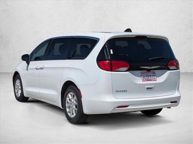 Used 2023 Chrysler Voyager LX FWD image 7