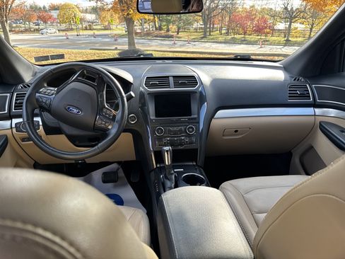 Used 2017 Ford Explorer XLT w/ Equipment Group 202A image 15