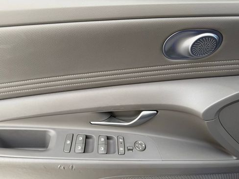 Used 2024 Hyundai Elantra SEL w/ Convenience Package image 13