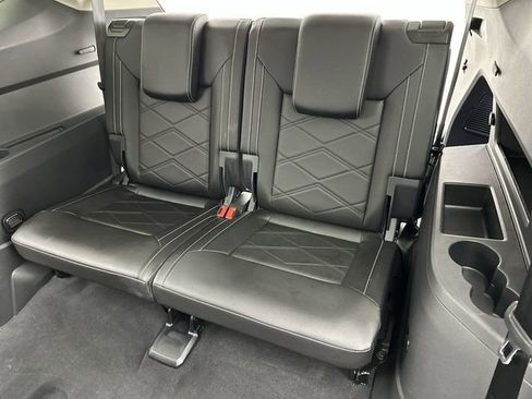 Certified 2025 Volkswagen Atlas SE image 24