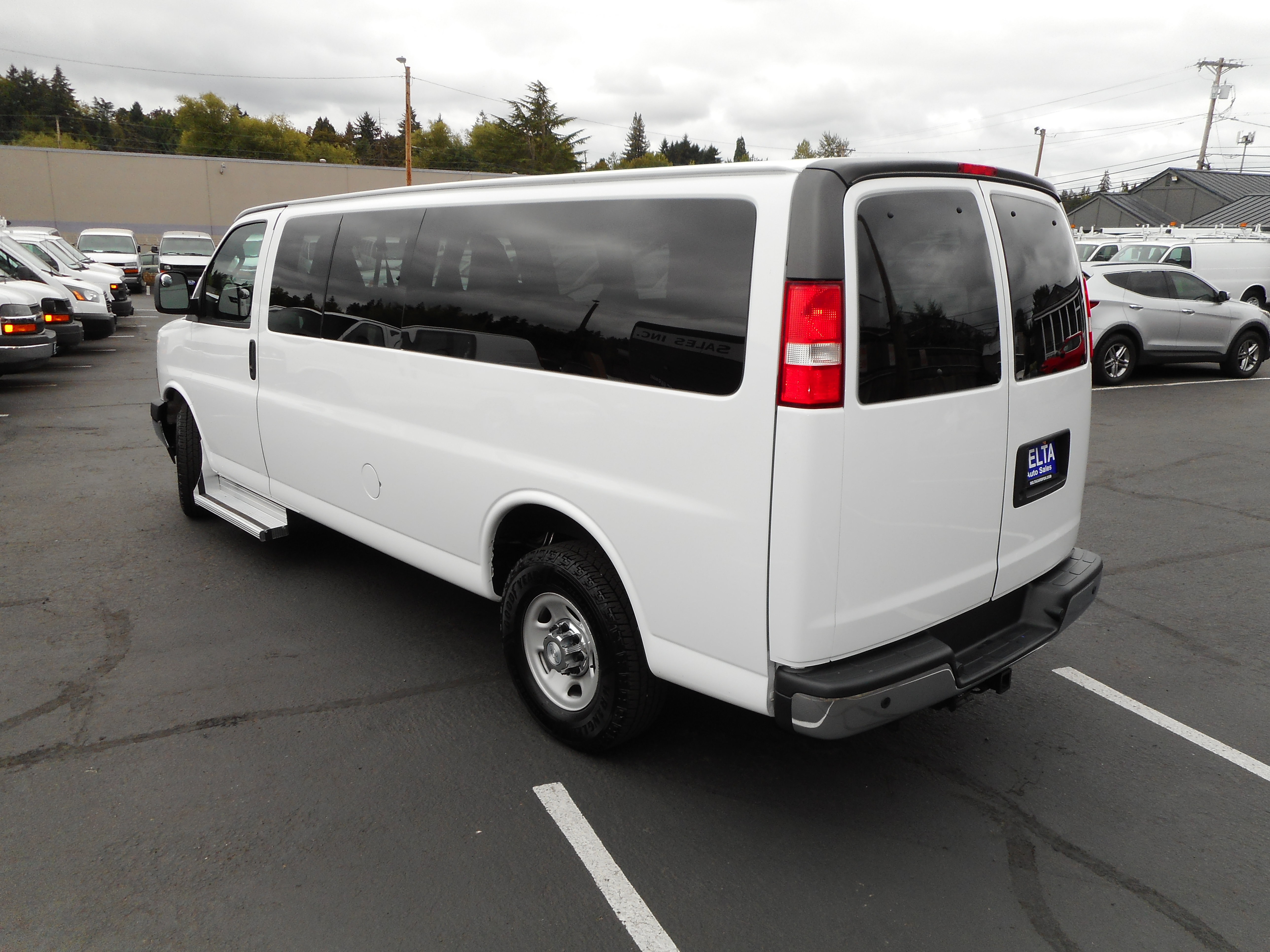Used 2017 Chevrolet Express 3500 LT w/ LT Preferred Equipment Group RWD image 11
