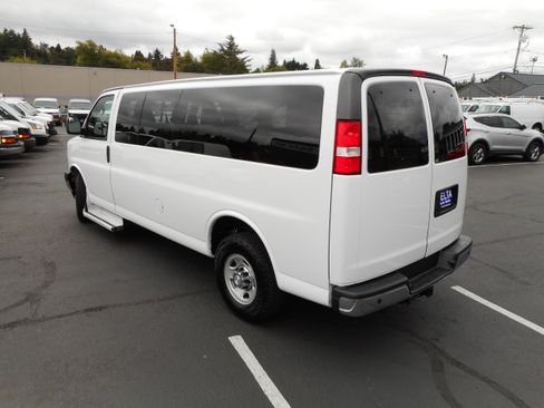 Used 2017 Chevrolet Express 3500 LT w/ LT Preferred Equipment Group RWD image 11