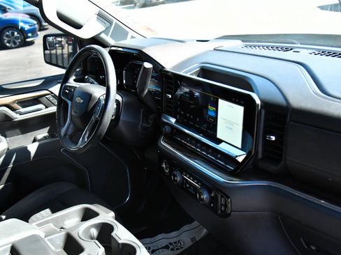 Used 2022 Chevrolet Silverado 1500 LT AWD/4WD image 47