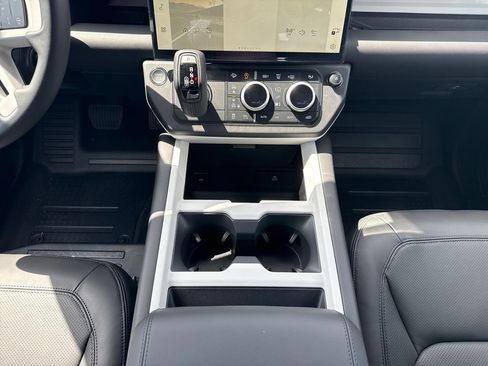 New 2026 Land Rover Defender 110 X-Dynamic SE AWD/4WD image 23