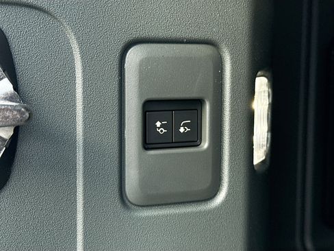 New 2026 Land Rover Defender 110 S AWD/4WD image 12