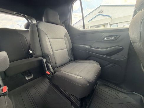 Used 2023 Chevrolet Traverse LT FWD image 14