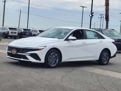 New 2026 Hyundai Elantra Hybrid FWD image 2