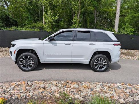 Used 2023 Jeep Grand Cherokee Overland w/ Luxury Tech Group IV AWD/4WD image 2