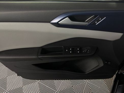 Used 2023 Volkswagen Taos SE w/ Panoramic Sunroof Package image 23