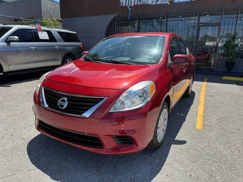 Used 2014 Nissan Versa SV FWD image 1