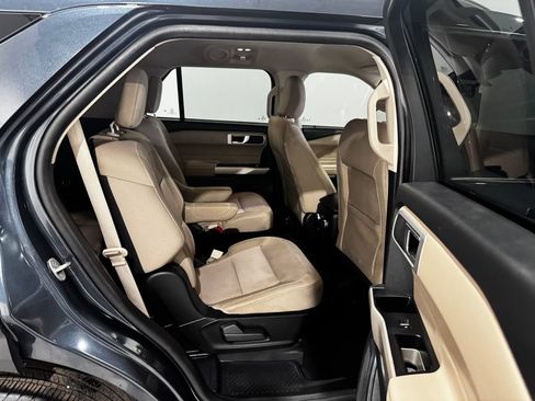 Used 2023 Ford Explorer XLT AWD/4WD image 27