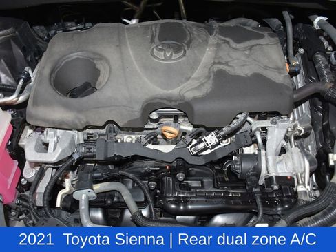 Used 2021 Toyota Sienna Limited image 7