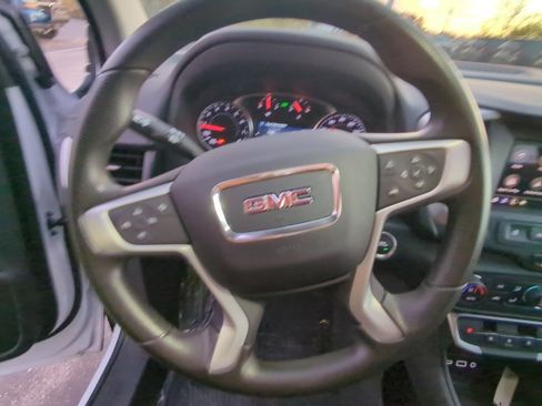 Used 2023 GMC Terrain SLE w/ Driver Convenience Package image 15
