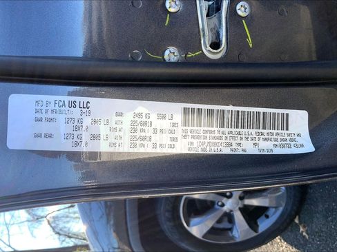 Used 2019 Jeep Cherokee Limited image 28